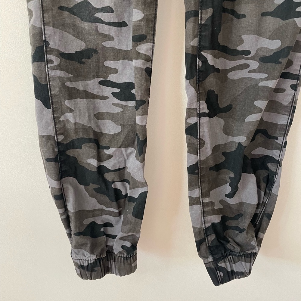 GAP kids black camo size Large (10-11)  joggers - Picture 2 of 7